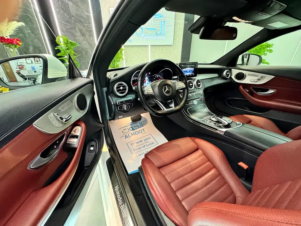 LOVELY MERCEDES C200 COUPE || FULL OPTION || GCC ||  ACCIDENTS FREE - Image 15