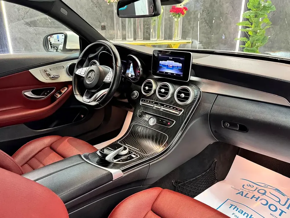 LOVELY MERCEDES C200 COUPE || FULL OPTION || GCC ||  ACCIDENTS FREE - Image 18