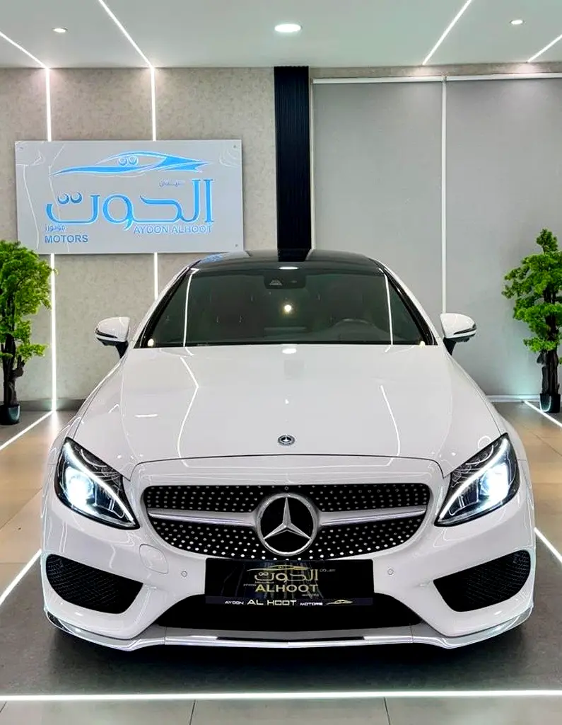 LOVELY MERCEDES C200 COUPE || FULL OPTION || GCC ||  ACCIDENTS FREE - Image 4
