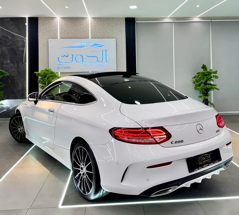 LOVELY MERCEDES C200 COUPE || FULL OPTION || GCC ||  ACCIDENTS FREE - Image 5