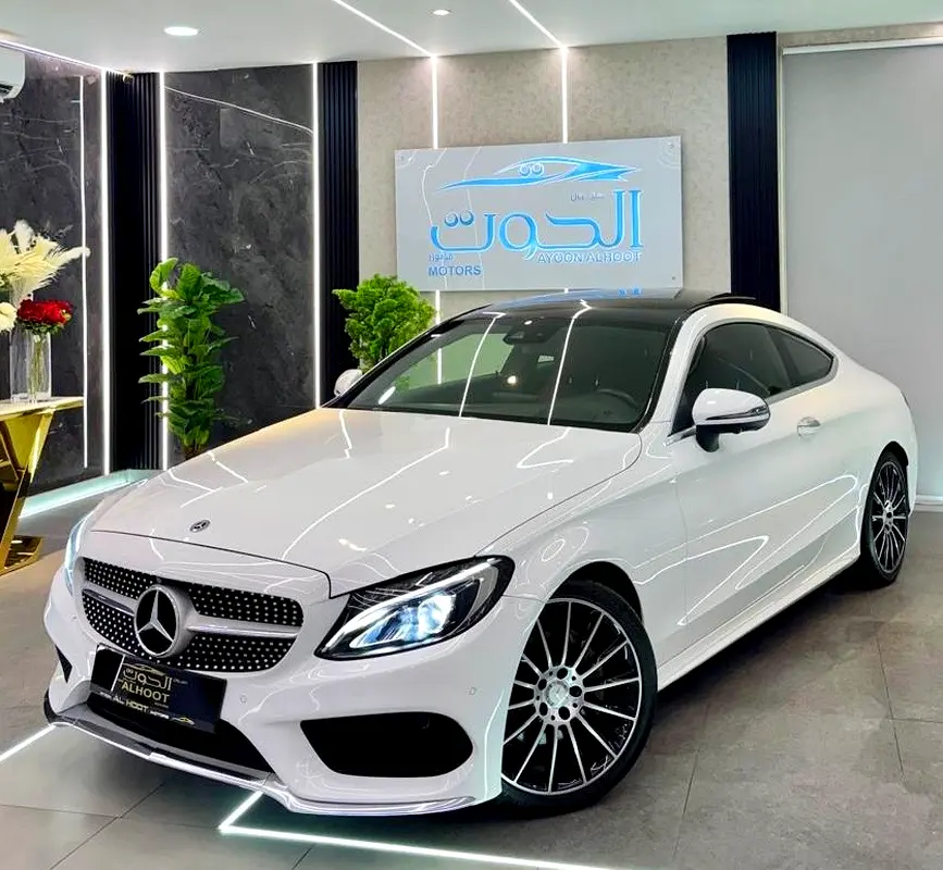 LOVELY MERCEDES C200 COUPE || FULL OPTION || GCC ||  ACCIDENTS FREE - Image 7