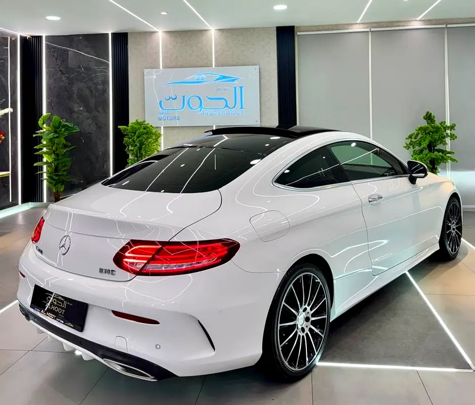 LOVELY MERCEDES C200 COUPE || FULL OPTION || GCC ||  ACCIDENTS FREE - Image 8