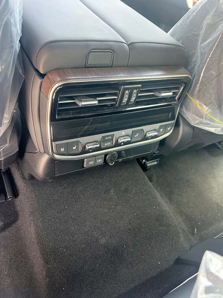 Toyota Land Cruiser VX 2023 - European Specs - Pristine Condition - Image 10