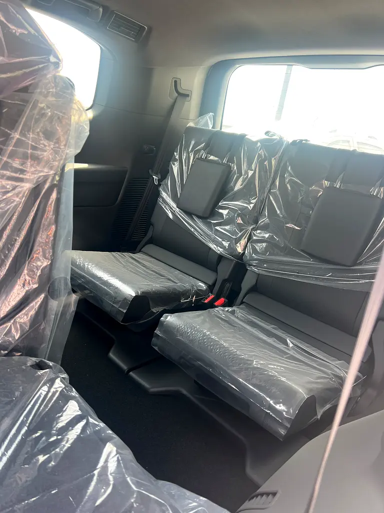 Toyota Land Cruiser VX 2023 - European Specs - Pristine Condition - Image 8