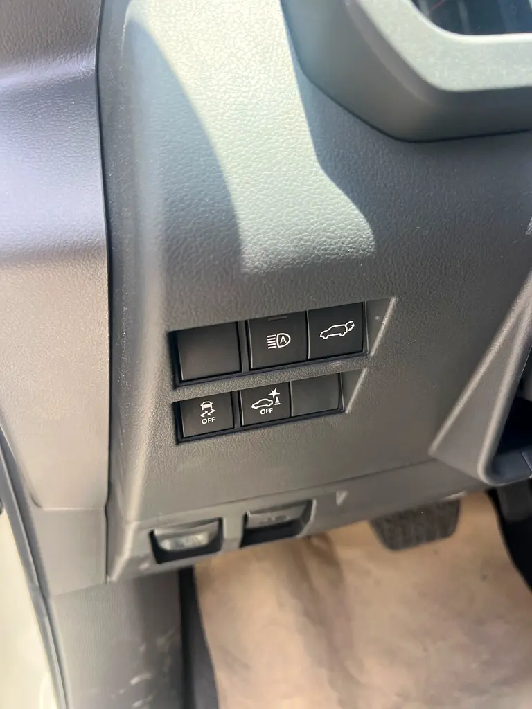 Toyota Land Cruiser VX 2023 - European Specs - Pristine Condition - Image 9