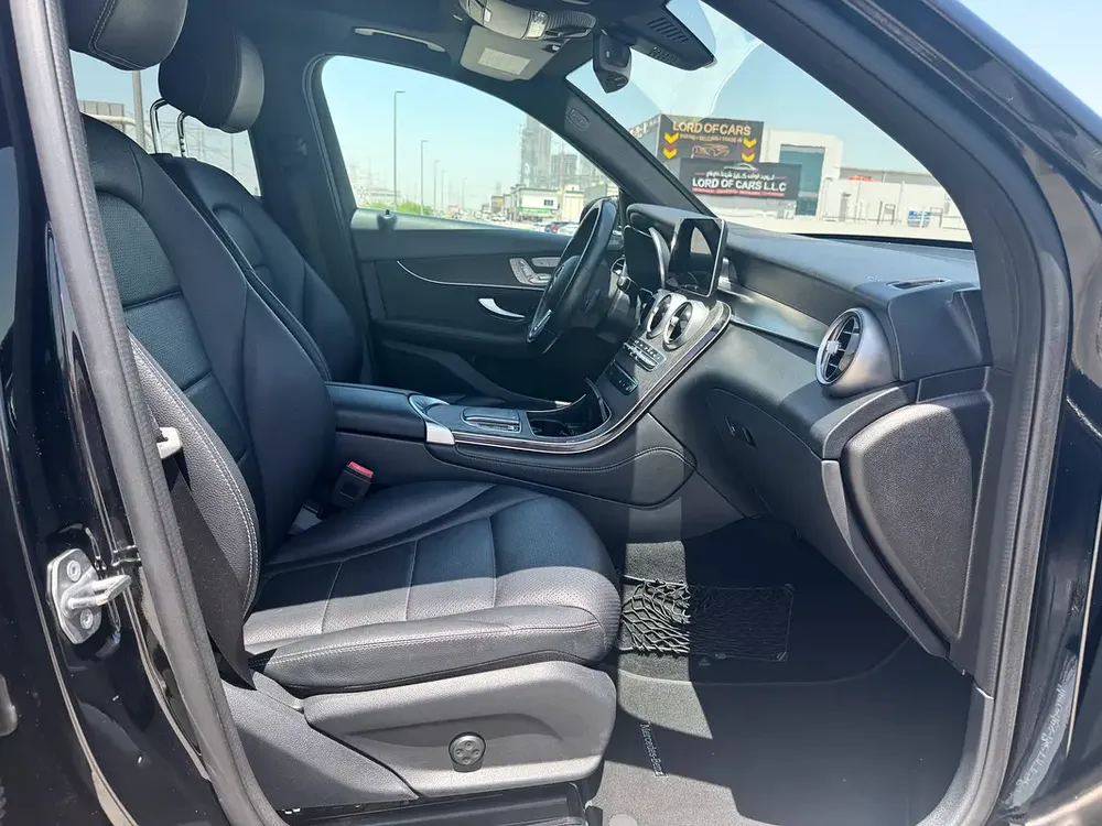 Mercedes-Benz GLC 300 4MATIC 2020 | American Specs | Pristine Condition - Image 5