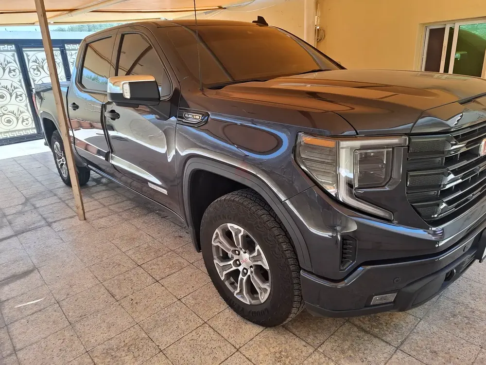 GMC. SIERRA رمادي غامق - Image 4