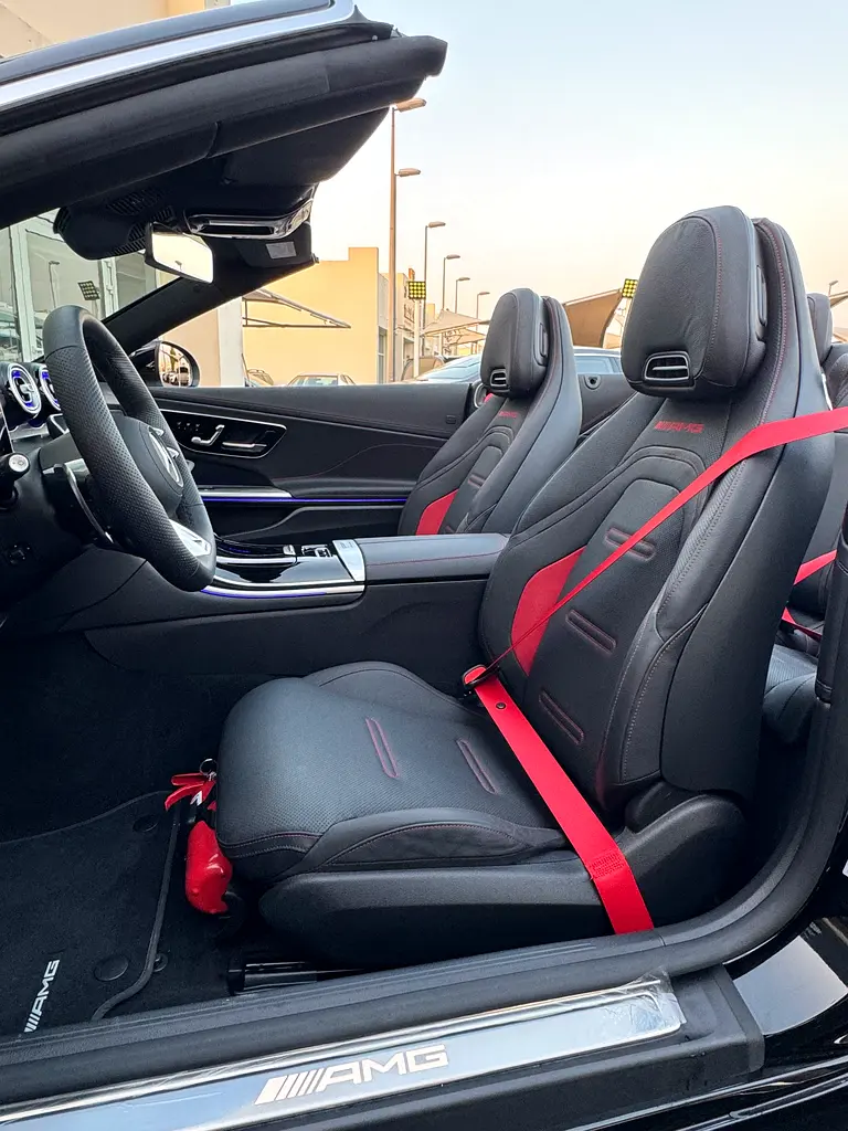 Mercedes Benz CLE 53 AMG 4matic convertible 2025 fully loaded - Image 12
