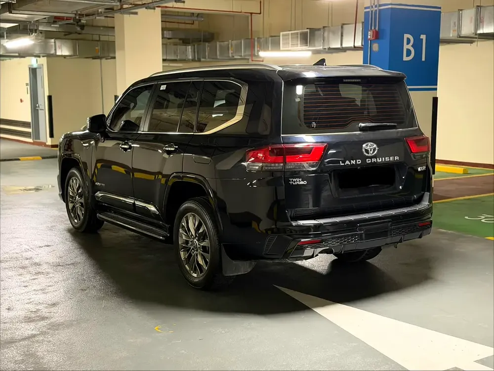 Toyota Land Cruiser VXR - Al Futtaim with Warranty - GCC Specs - Brand New Condition - Image 10