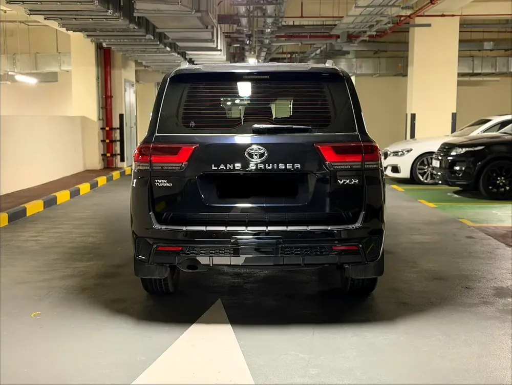 Toyota Land Cruiser VXR - Al Futtaim with Warranty - GCC Specs - Brand New Condition - Image 11