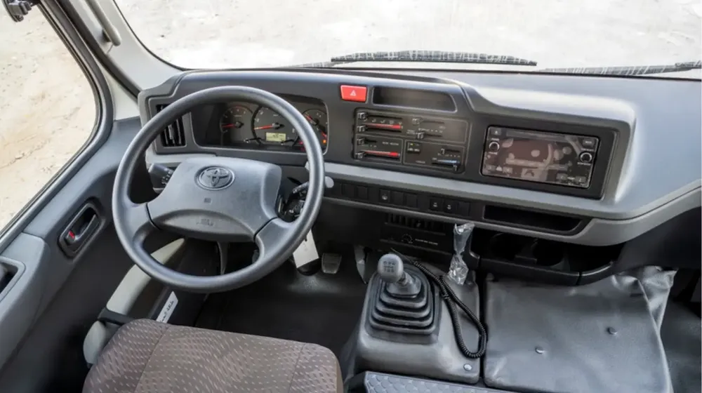 New 2025 Toyota Coaster - GCC Specs - Image 7