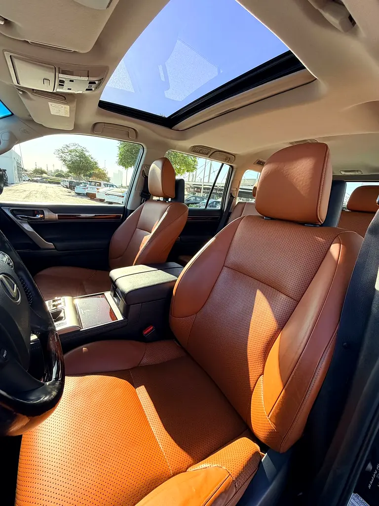 Lexus GX 460 Platinum 2017 GCC Specs - Pristine Condition full service history available - Image 16