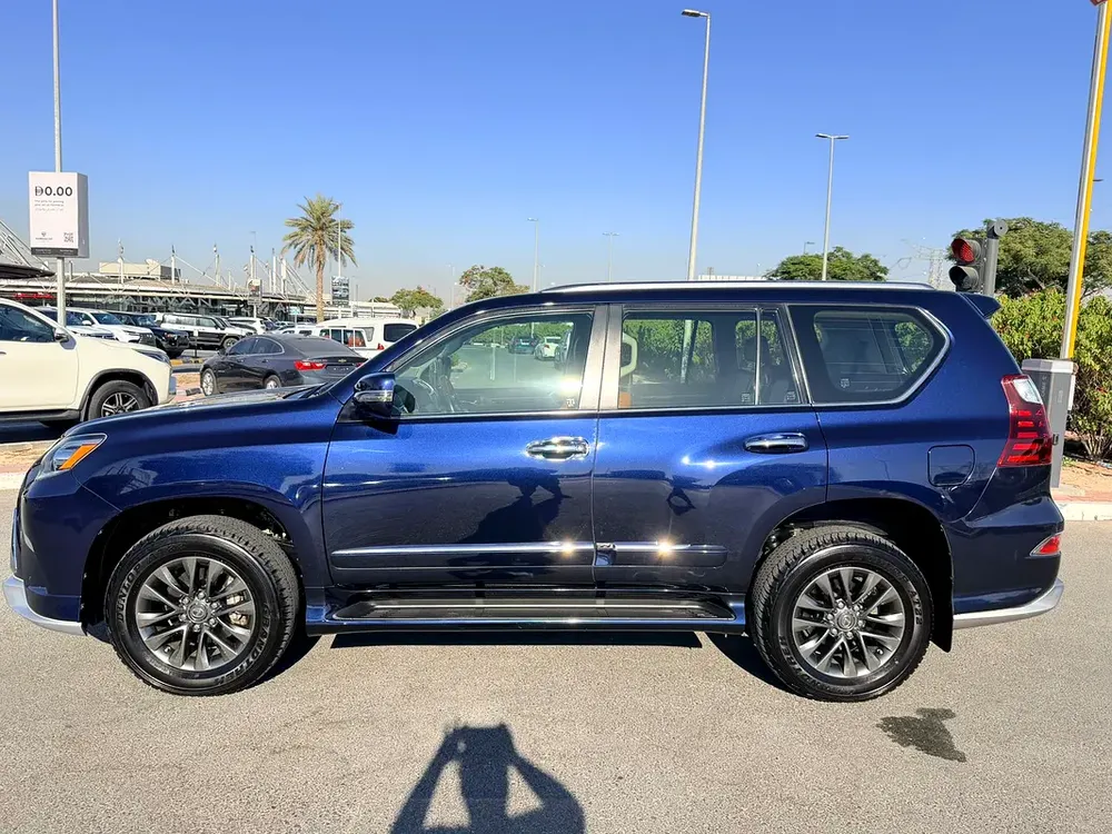 Lexus GX 460 Platinum 2017 GCC Specs - Pristine Condition full service history available - Image 4