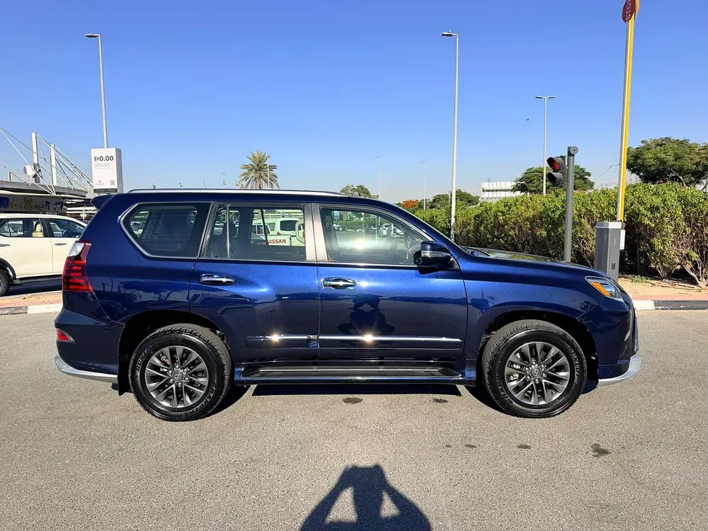 Lexus GX 460 Platinum 2017 GCC Specs - Pristine Condition full service history available - Image 5