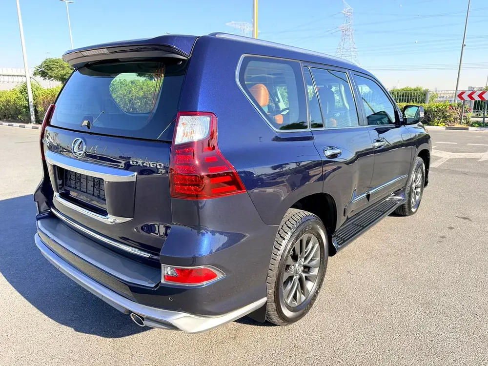 Lexus GX 460 Platinum 2017 GCC Specs - Pristine Condition full service history available - Image 6