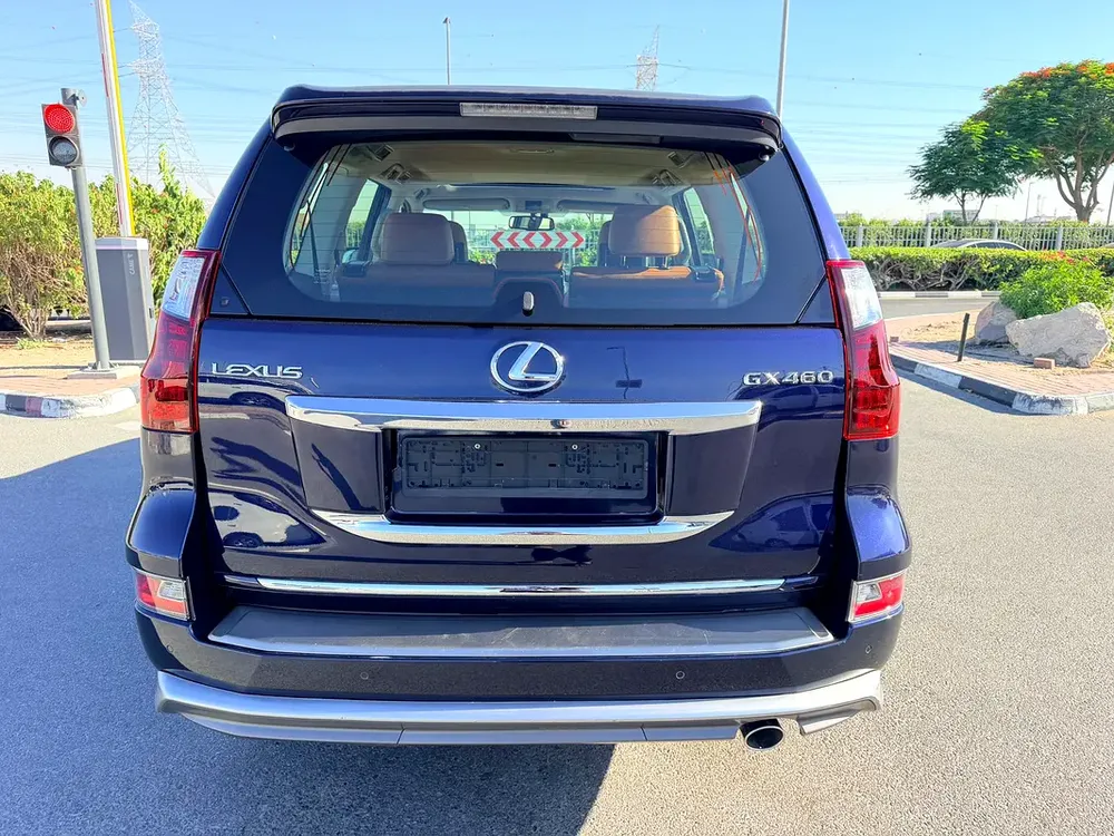 Lexus GX 460 Platinum 2017 GCC Specs - Pristine Condition full service history available - Image 7