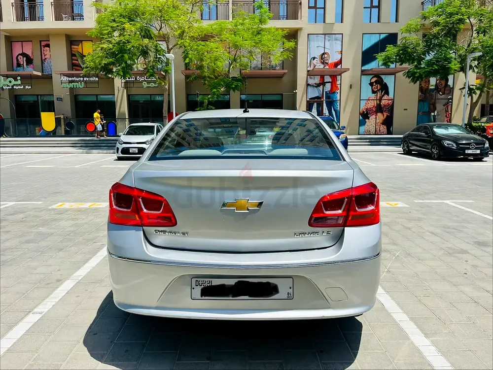Lady used Chevrolet Cruze 2017 GCC - Image 10
