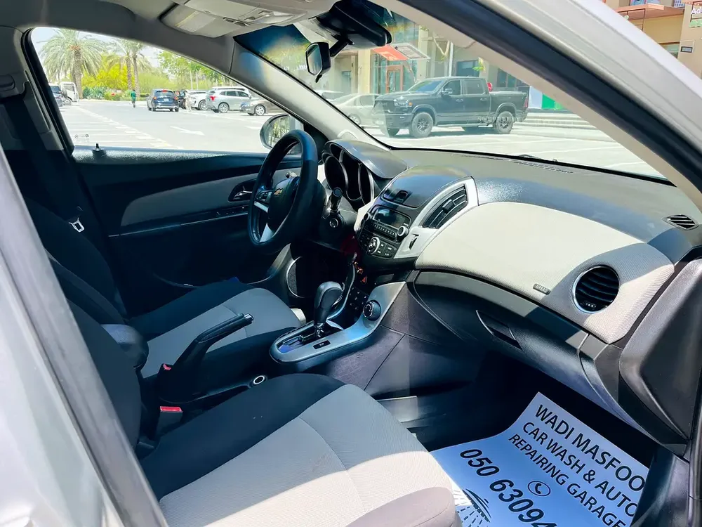 Lady used Chevrolet Cruze 2017 GCC - Image 6
