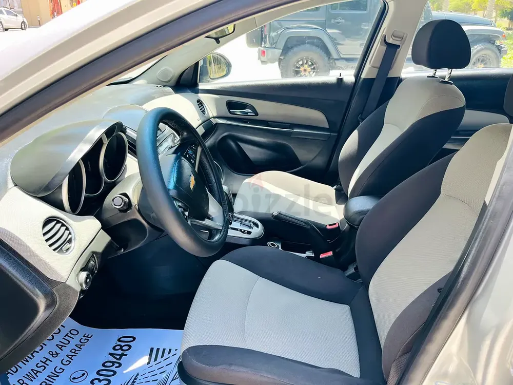 Lady used Chevrolet Cruze 2017 GCC - Image 8