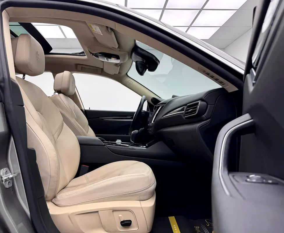2017 Maserati Levante, Full Maserati Service History, Excellent Condition, GCC - Image 15