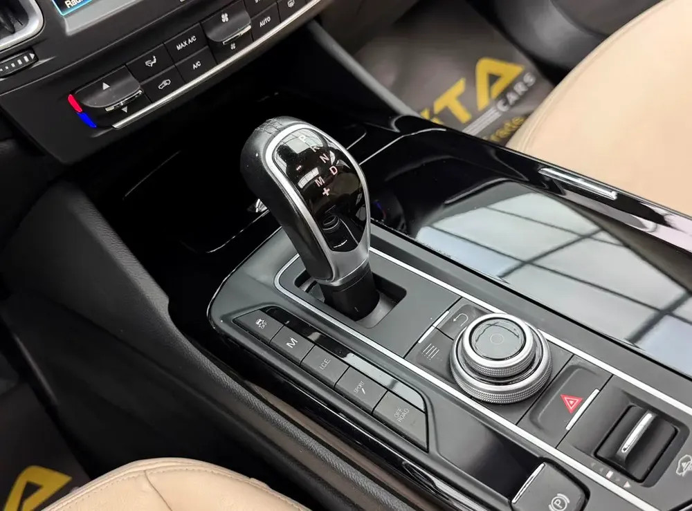 2017 Maserati Levante, Full Maserati Service History, Excellent Condition, GCC - Image 17