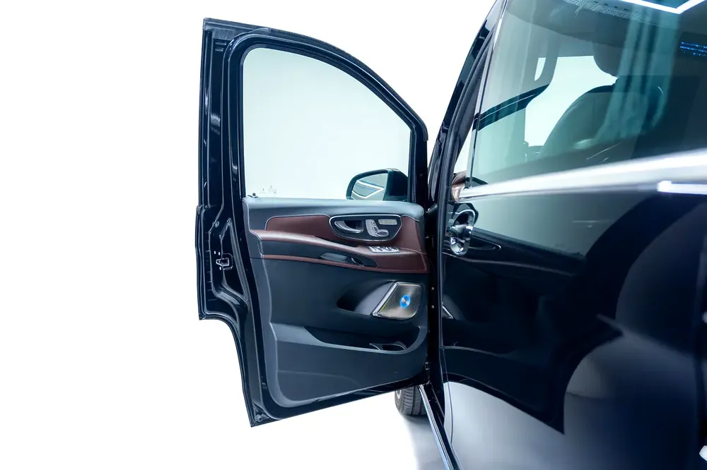 Mercedes V350L - Brand New - Image 7