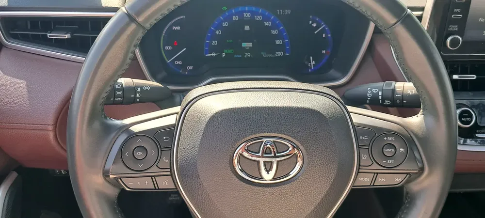COROLLA CROSS 2024 HYBRID FULL OPTION NO.1 GCC FREE SERVICE 80000 KM + WARRANTY AL FUTTAIM + NO PAIN - Image 17