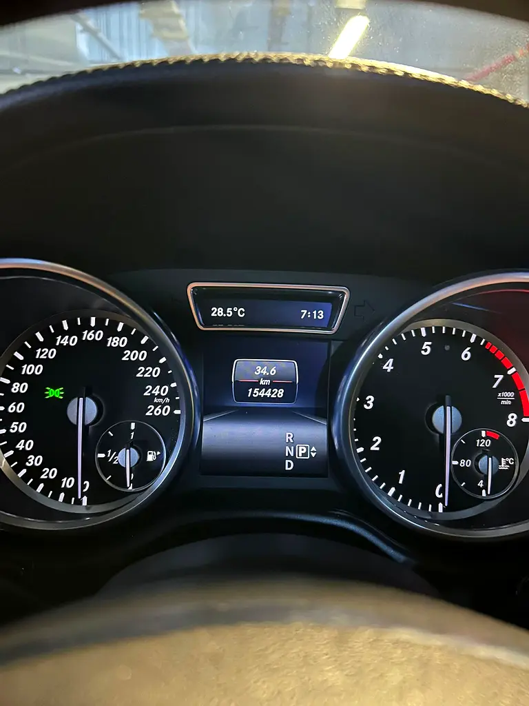 Mercedes-Benz GL 500 4matic 2015 - GCC Specs - Excellent Condition - Image 5