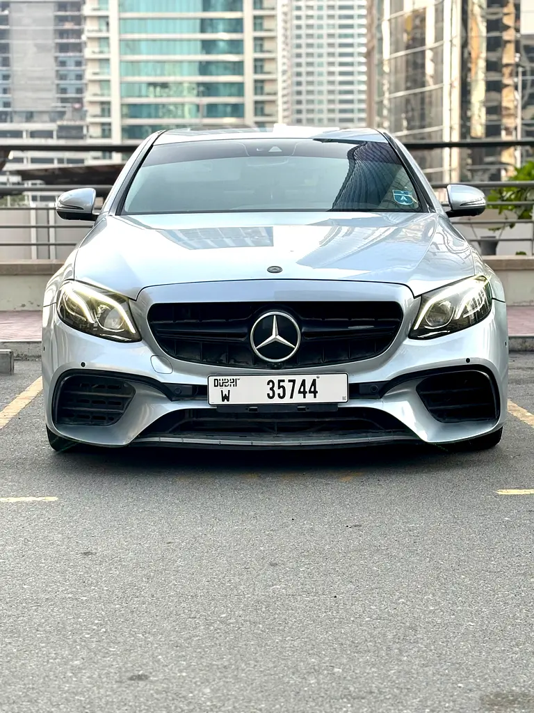 2017 Mercedes-Benz E-Class E 200 American Specs full option Excellent Condition - Image 9