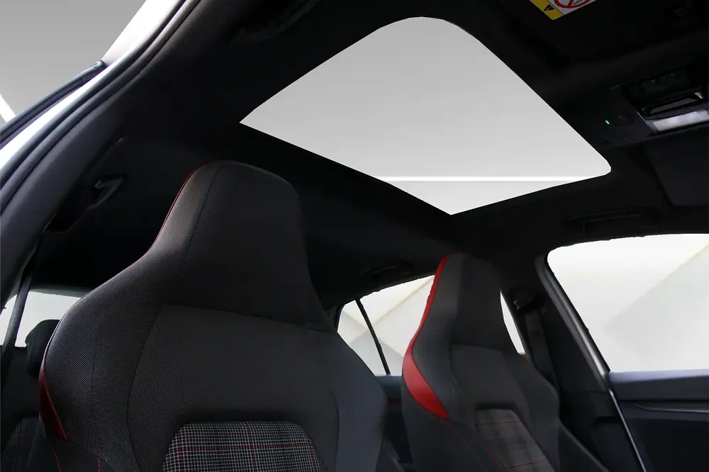VOLKSWAGEN GOLF GTI - 2022 - GCC - FULLY LOADED - AMAZING CONDITION - Image 10