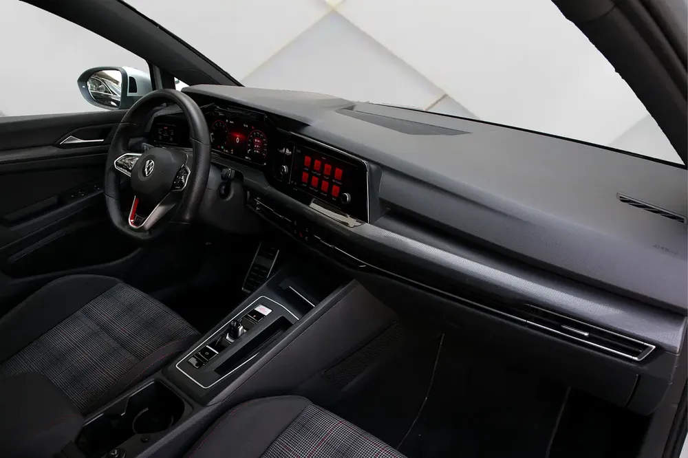 VOLKSWAGEN GOLF GTI - 2022 - GCC - FULLY LOADED - AMAZING CONDITION - Image 12