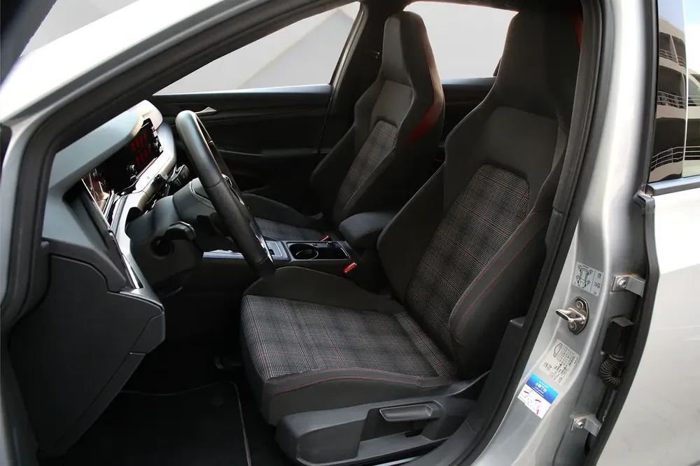 VOLKSWAGEN GOLF GTI - 2022 - GCC - FULLY LOADED - AMAZING CONDITION - Image 9