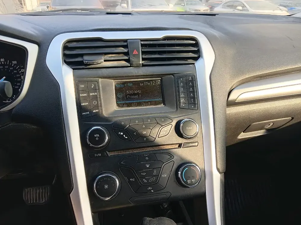 2013 Ford Fusion - US Specs - mid options - Image 7