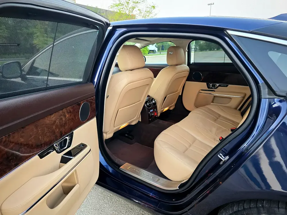 Jaguar XJ-L 2015 Blue | 2.0L- 4 Cylinder | Turbocharged| Panoramic | Full Service History | GCC Spec - Image 12