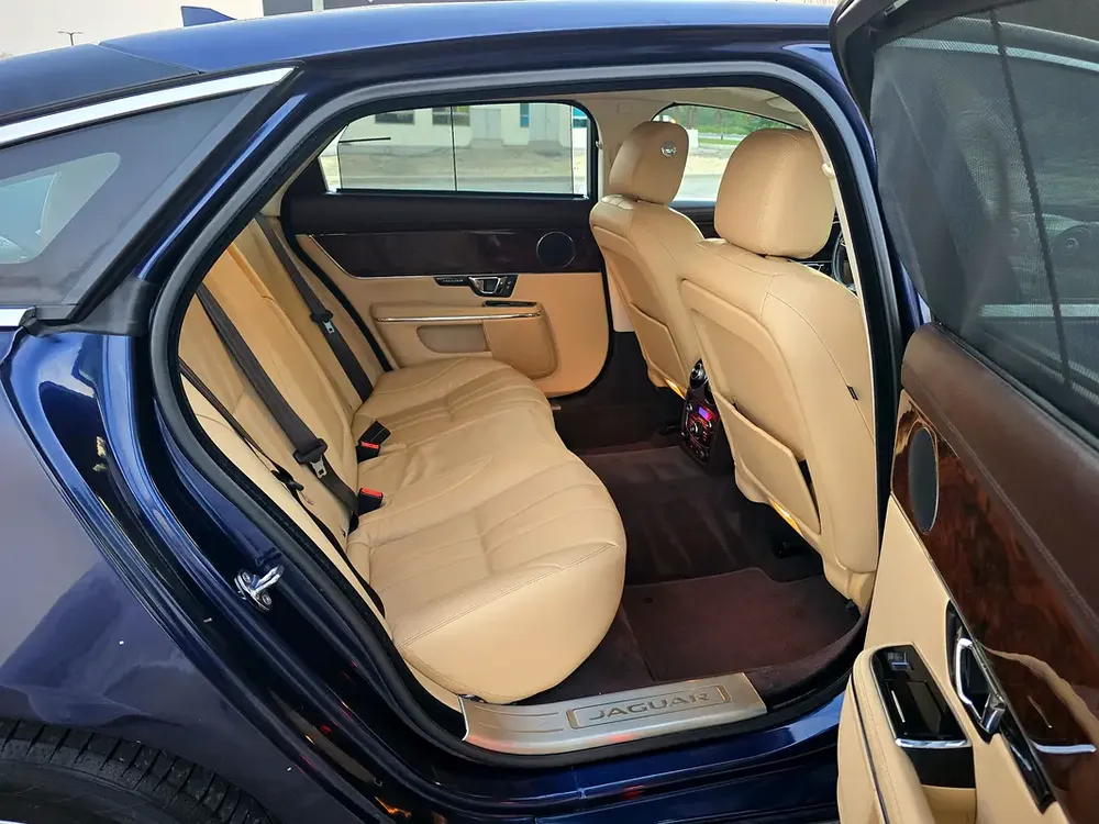 Jaguar XJ-L 2015 Blue | 2.0L- 4 Cylinder | Turbocharged| Panoramic | Full Service History | GCC Spec - Image 13