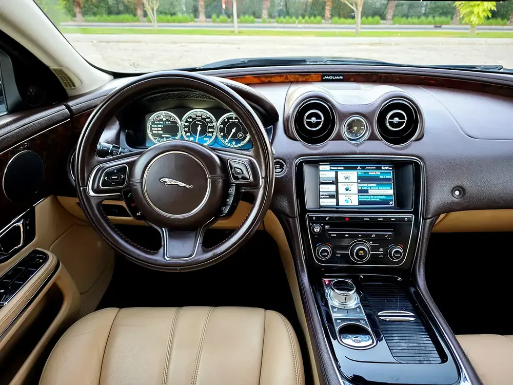 Jaguar XJ-L 2015 Blue | 2.0L- 4 Cylinder | Turbocharged| Panoramic | Full Service History | GCC Spec - Image 14