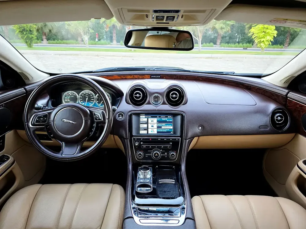 Jaguar XJ-L 2015 Blue | 2.0L- 4 Cylinder | Turbocharged| Panoramic | Full Service History | GCC Spec - Image 9