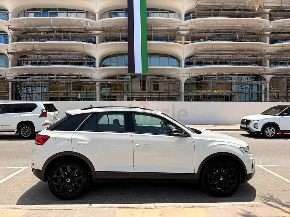 VOLKSWAGEN T-ROC STYLE 1.4 TSI 2023 | GCC SPECS | FULL VW SERVICE HISTORY | ACCIDENT FREE - Image 5