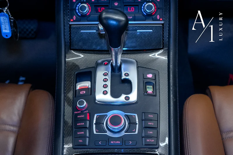 2009 Audi S8 V10, Clean Title, Zero Paint, GCC - Image 10