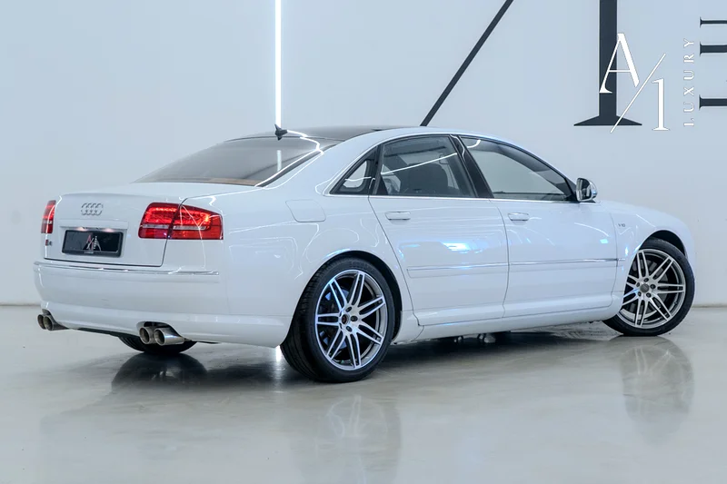 2009 Audi S8 V10, Clean Title, Zero Paint, GCC - Image 4