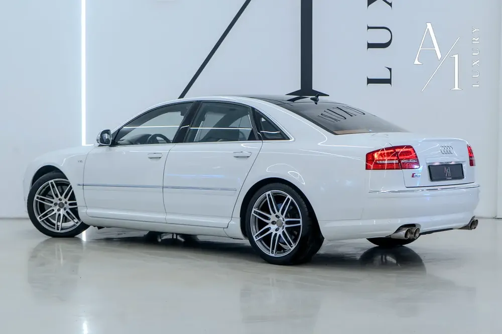 2009 Audi S8 V10, Clean Title, Zero Paint, GCC - Image 6