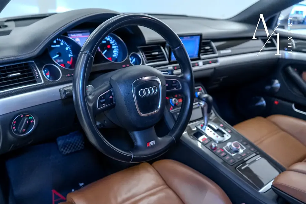 2009 Audi S8 V10, Clean Title, Zero Paint, GCC - Image 8