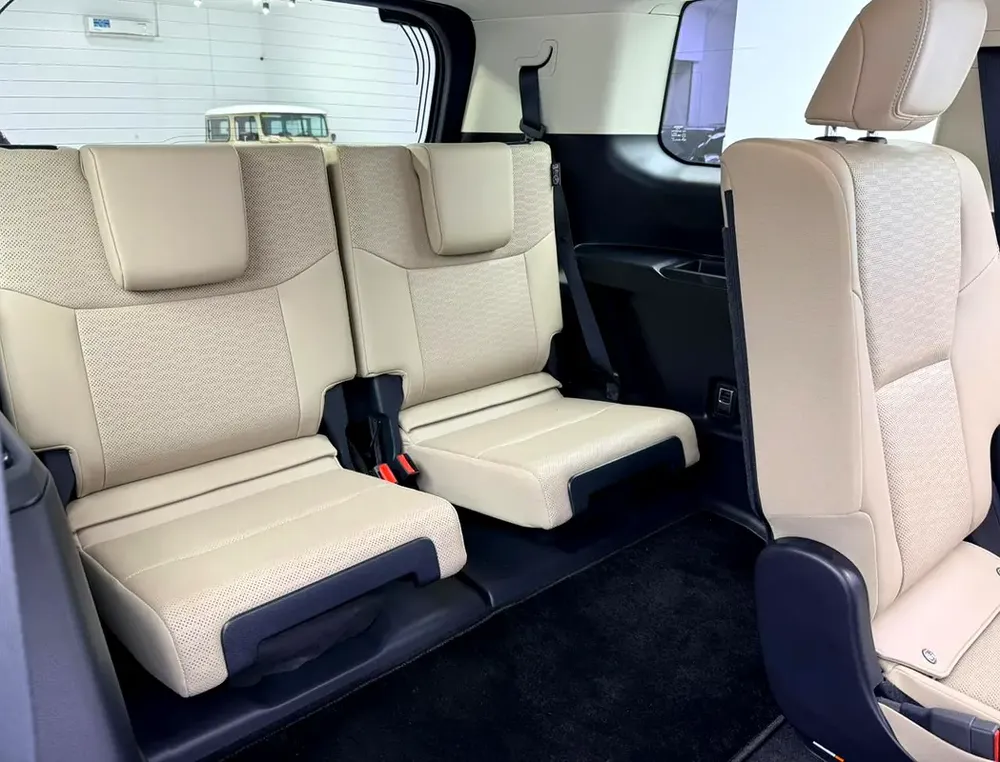 2025 Toyota Prado GXL, 2028 Toyota Warranty, Very Low Km, 7 Seater, Fully Loaded, GCC - Image 19
