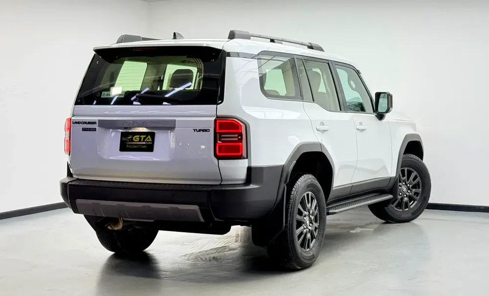2025 Toyota Prado GXL, 2028 Toyota Warranty, Very Low Km, 7 Seater, Fully Loaded, GCC - Image 4