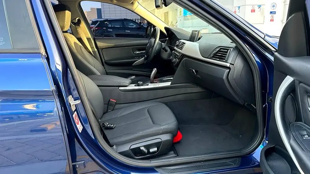 BMW 3 Series 318i 2017 GCC Specs - Well Maintained - Image 10