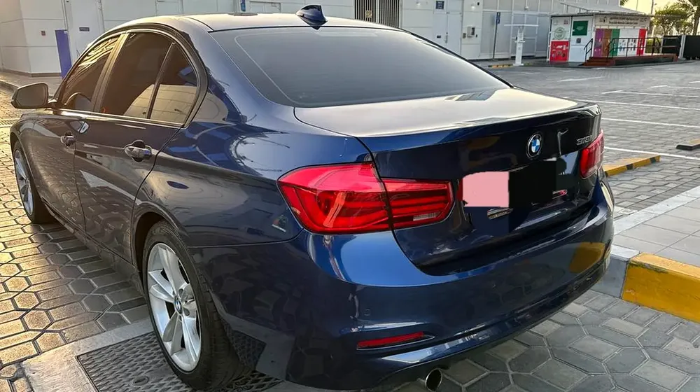 BMW 3 Series 318i 2017 GCC Specs - Well Maintained - Image 4