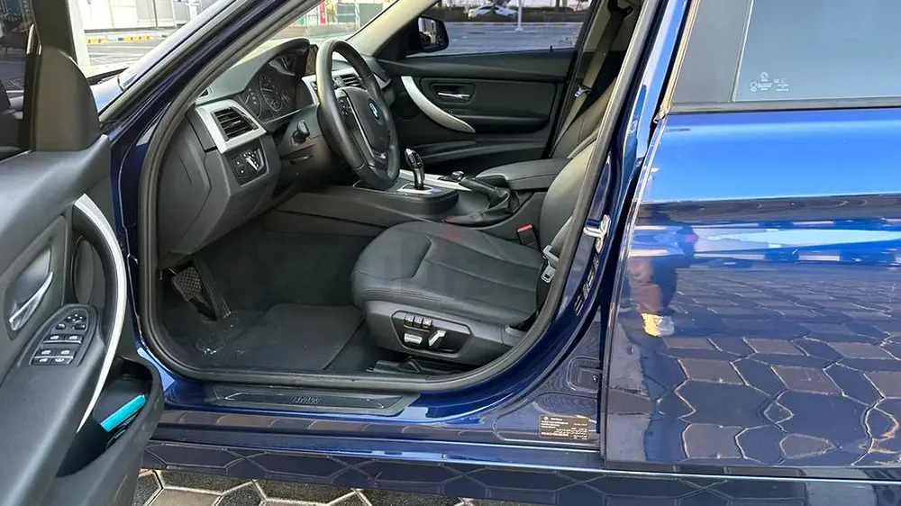 BMW 3 Series 318i 2017 GCC Specs - Well Maintained - Image 7