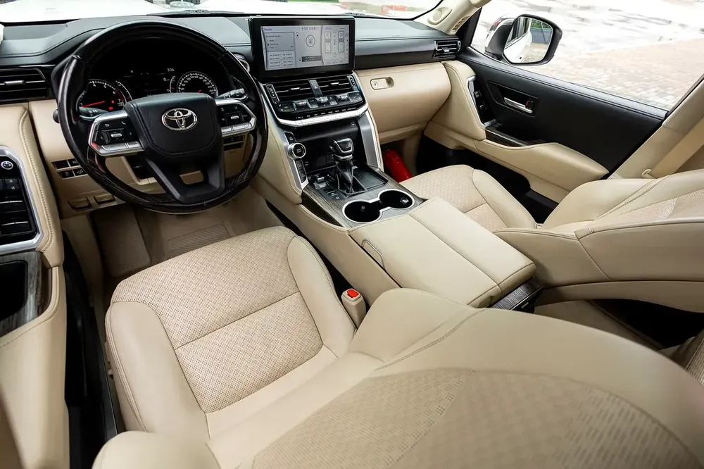 Toyota Land Cruiser 2023 GCC specs - Image 13