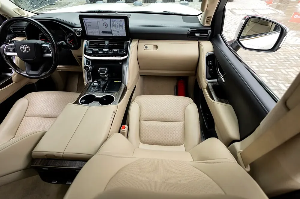 Toyota Land Cruiser 2023 GCC specs - Image 16