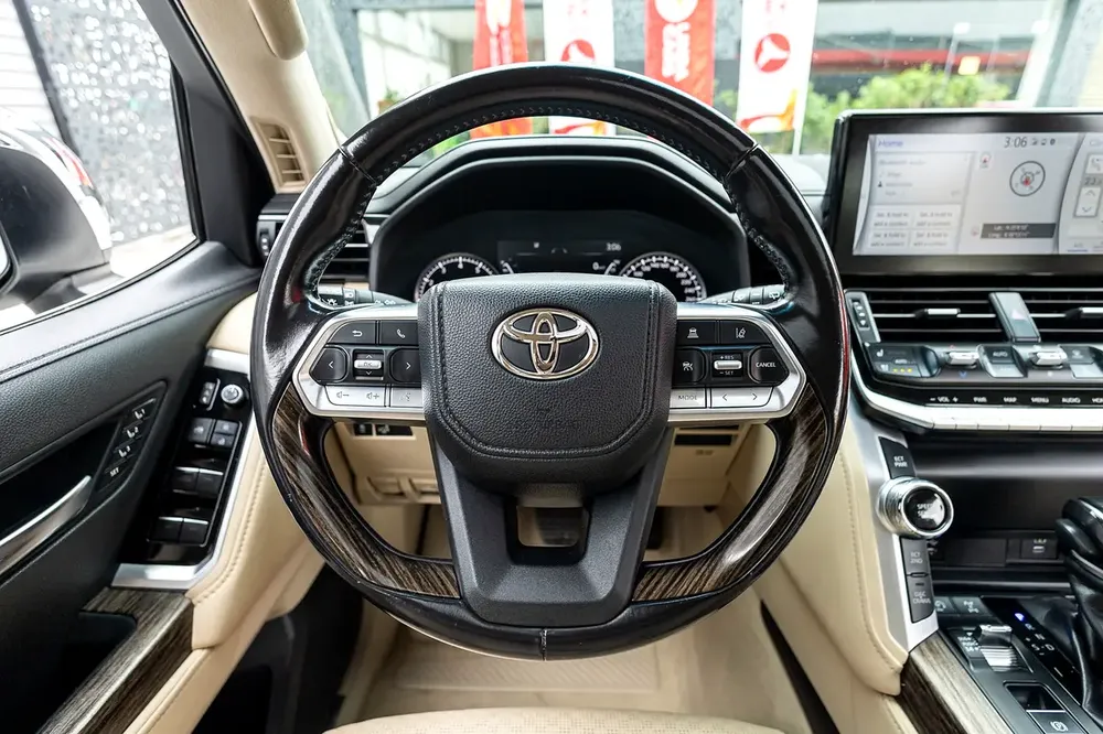 Toyota Land Cruiser 2023 GCC specs - Image 17